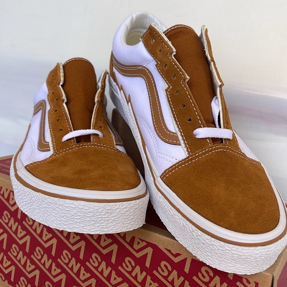 Vans Men’s Old Skool Bolt
Cathay Spice
VN0009Q5KFR 
Sneakers - Picture 7 of 16